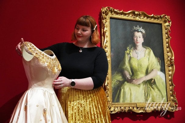 Виставка «Королева Єлизавета II: Її стильне життя» у Лондоні / © Associated Press