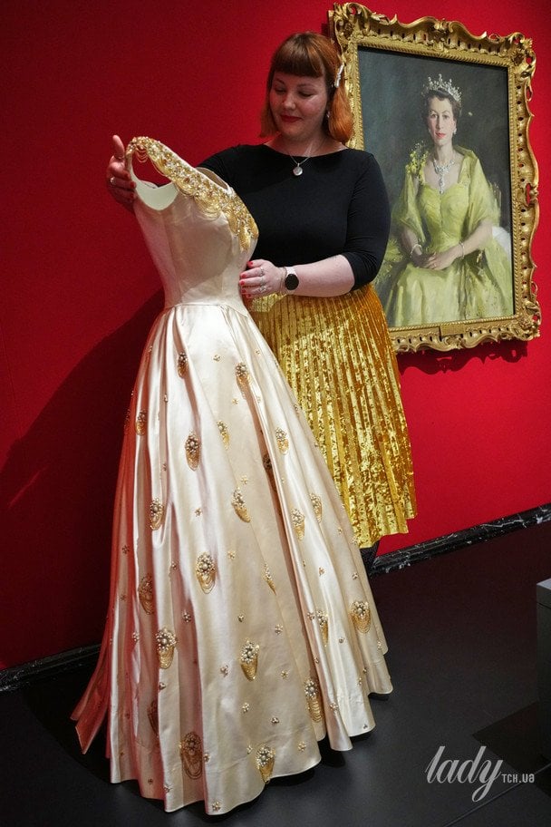 Виставка «Королева Єлизавета II: Її стильне життя» у Лондоні / © Associated Press