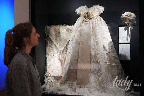 Виставка «Королева Єлизавета II: Її стильне життя» у Лондоні / © Associated Press