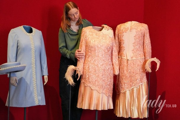 Виставка «Королева Єлизавета II: Її стильне життя» у Лондоні / © Associated Press