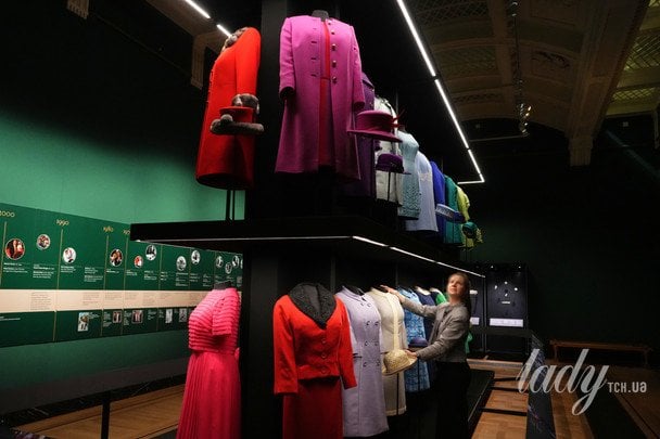 Виставка «Королева Єлизавета II: Її стильне життя» у Лондоні / © Associated Press