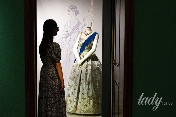 Виставка «Королева Єлизавета II: Її стильне життя» у Лондоні / © Associated Press