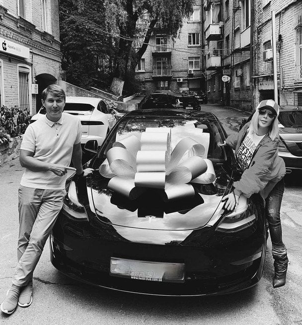 Ірина Білик з подарунком / © instagram.com/bilyk_iryna