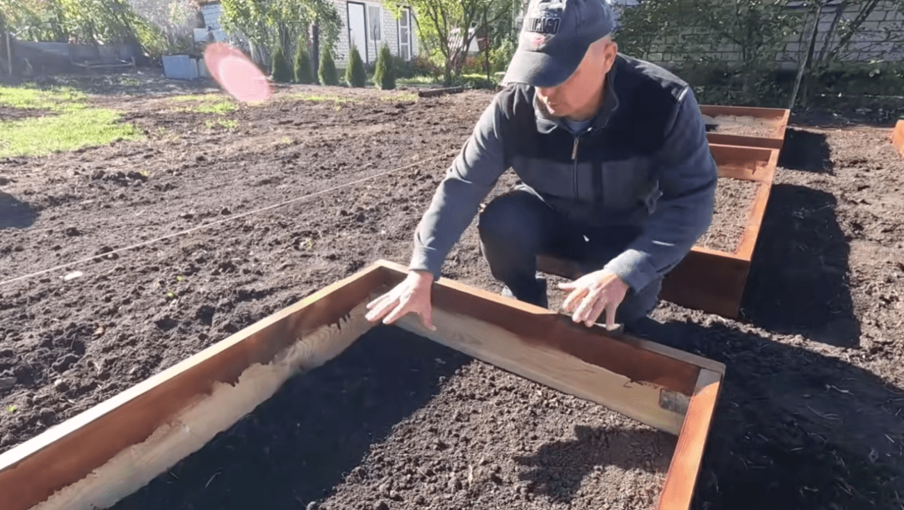 Городник розповів, як правильно зробити високі грядки на дачній ділянці Фото: Ютуб-канал Наша дача!