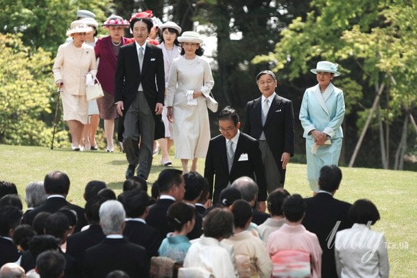 Імператор Японії Нарухіто та імператриця Масако й інші члени родини / © Associated Press