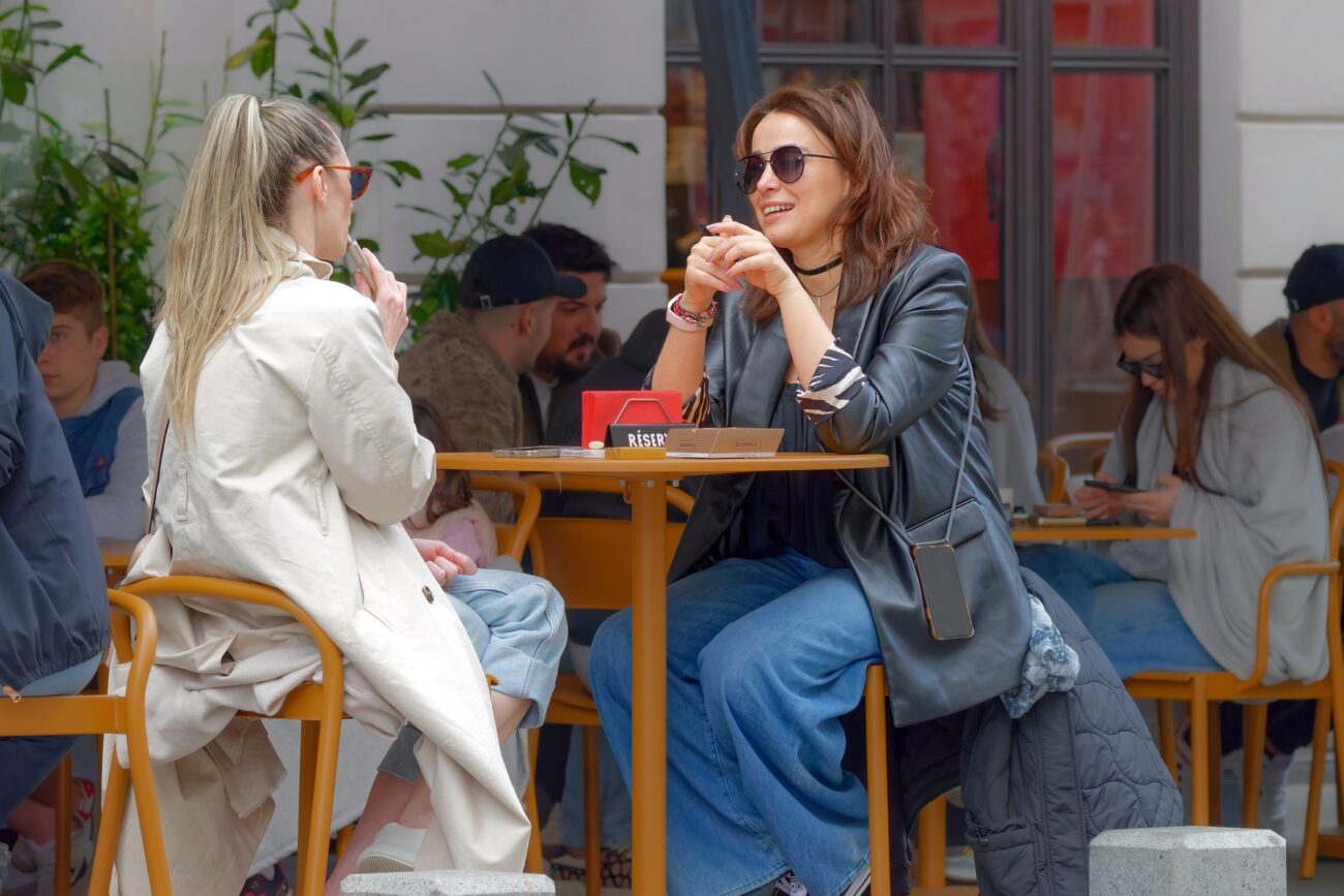 Експерти пояснили, як відповідати на запитання про те, як ваші справи. Фото: Pixabay