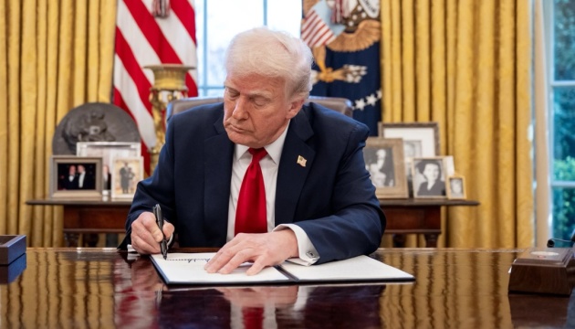 Трамп звільнив главу ВМС США Фелана