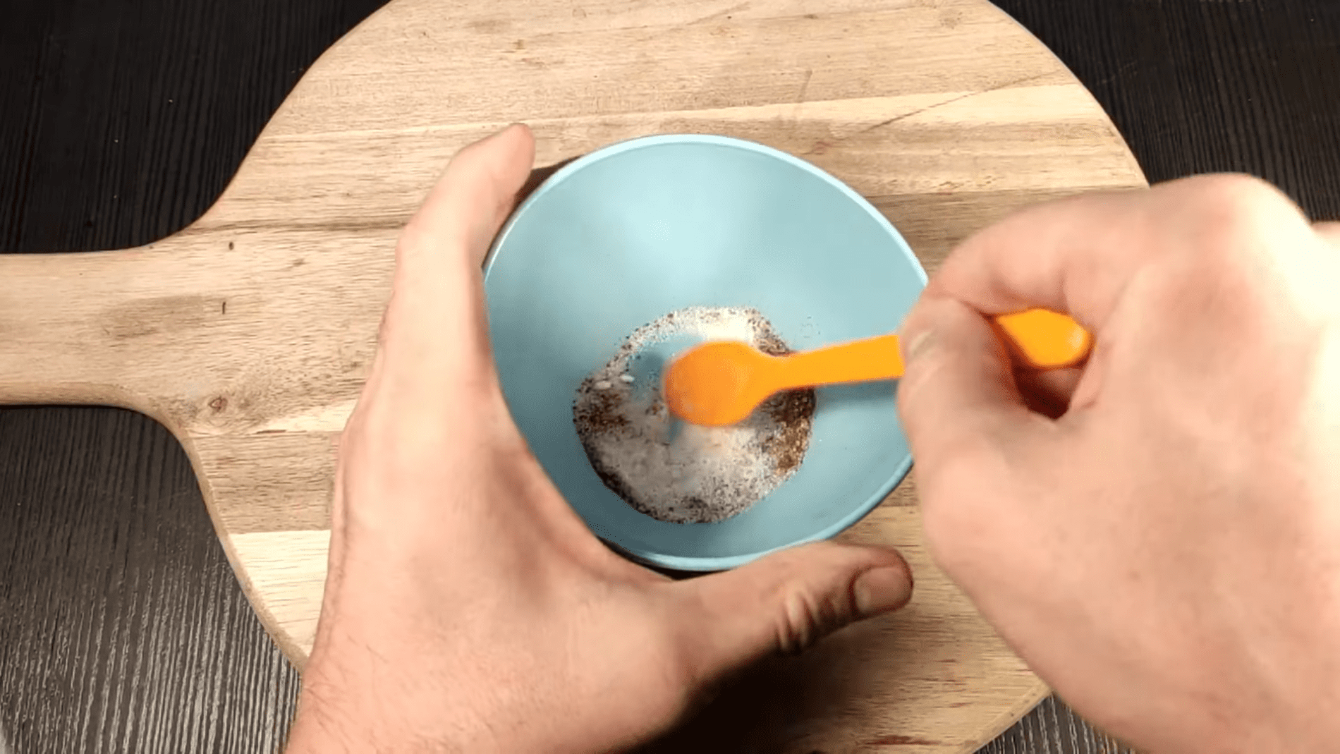 Експерти розповіли, як позбутися тарганів та інших шкідників. Фото: YouTube/ПРИРОДНЕ ЗДОРОВ'Я