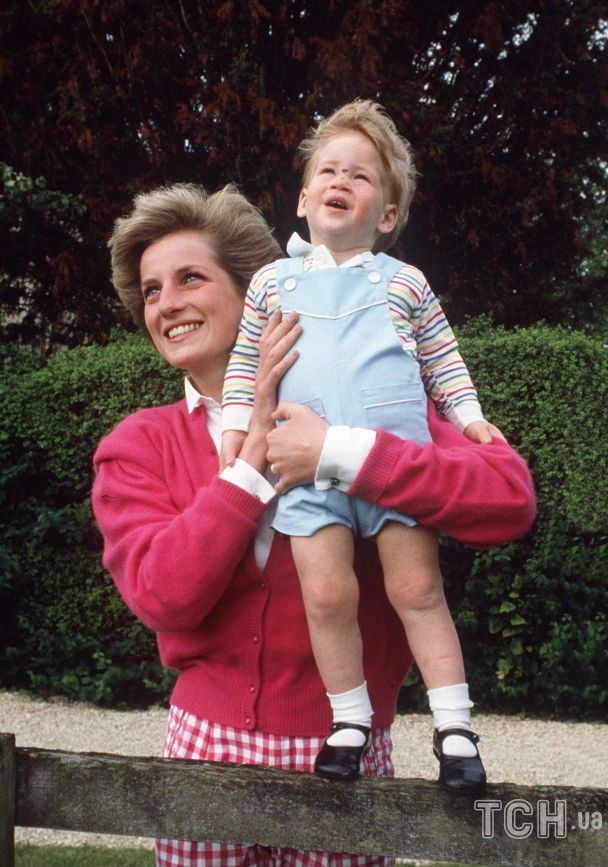 Принцеса Діана з сином Гаррі / © Getty Images