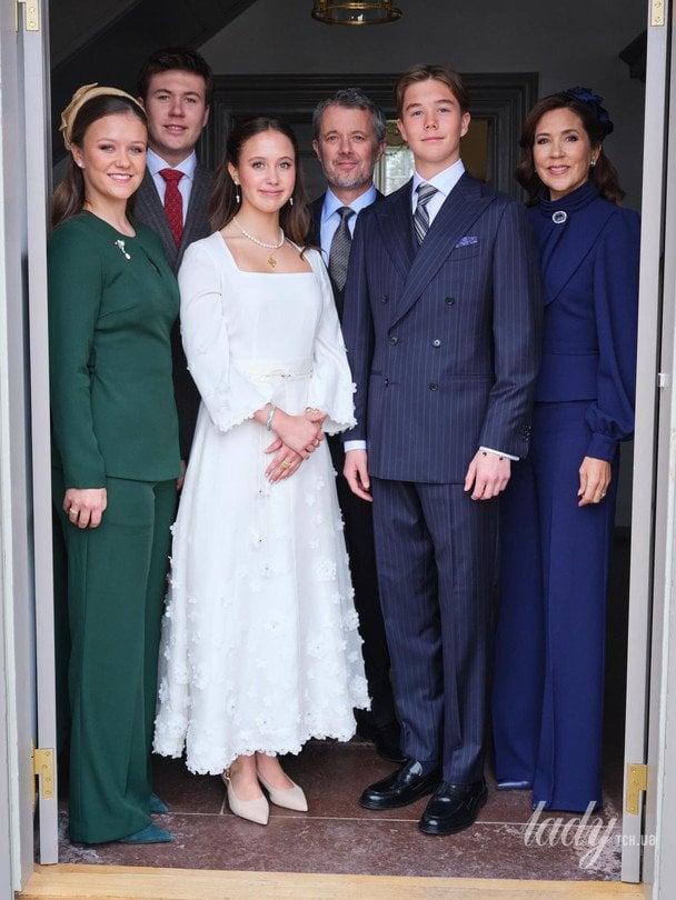 Данська королівська родина після конфірмації принца Вінсента та принцеси Жозефіни / © Данська королівська родина/Instagram