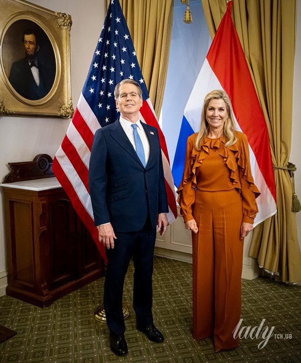 Скотт Бессент та королева Максима / © Getty Images