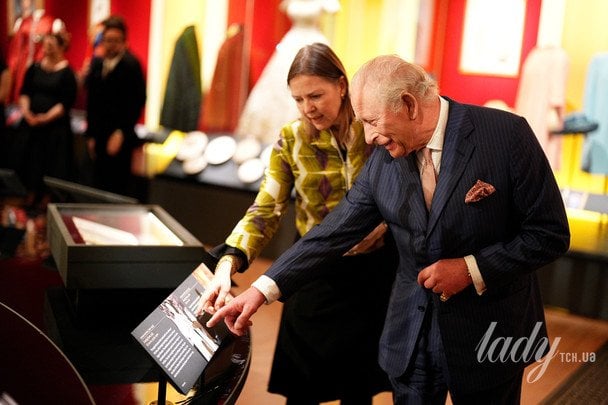 Король Чарльз III на виставці в Букінгемському палаці / © Associated Press