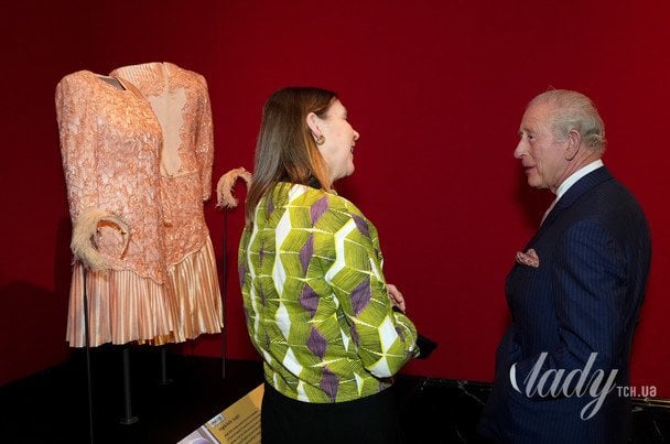 Король Чарльз III на виставці в Букінгемському палаці / © Associated Press