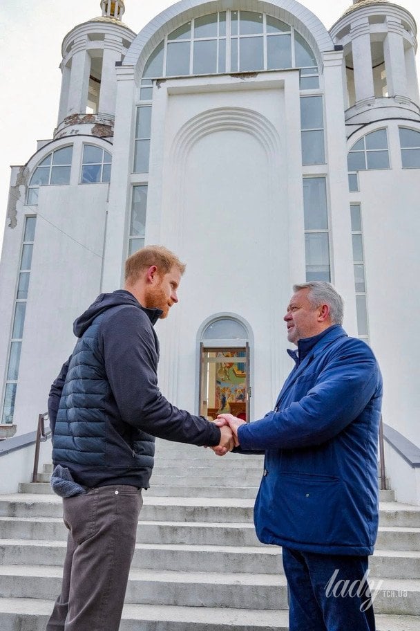 Принц Гаррі в Бучі, фото: facebook.com/buchagolova