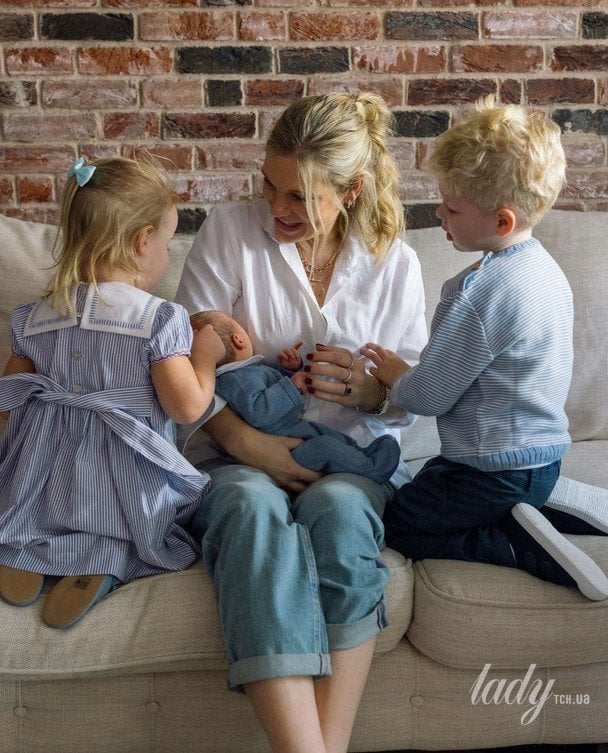 Челсі Деві з дітьми / © instagram.com/chelsydavy