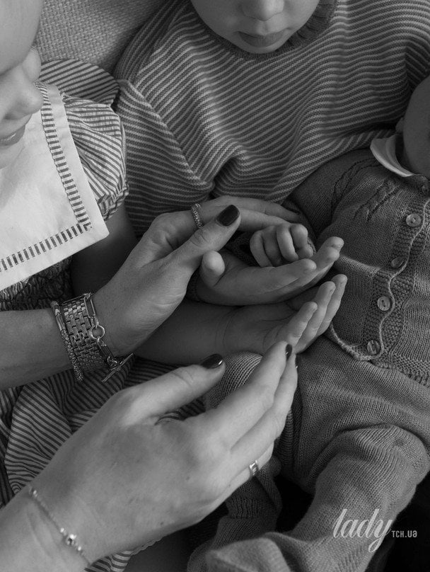 Челсі Деві та її діти / © Instagram Челсі Деві