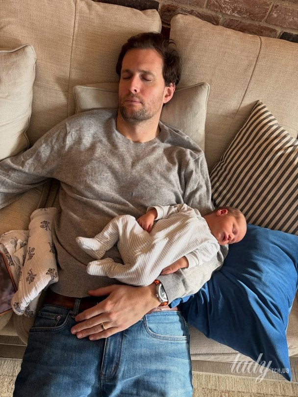 Сем Катмор-Скотт із сином Фіном / © Instagram Челсі Деві