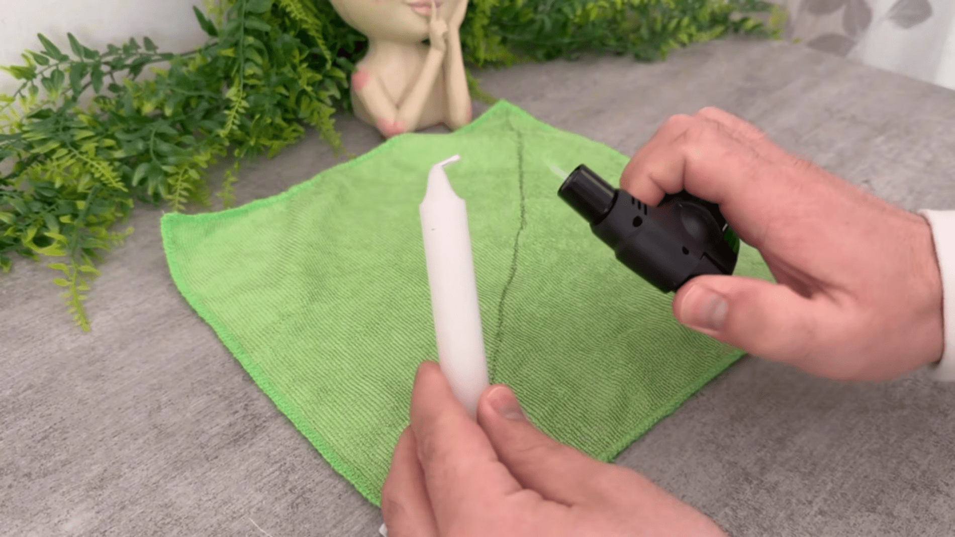 Господині розповіли, як легко позбутися водяних плям і нальоту на кранах. Фото: YouTube/Smart Fox