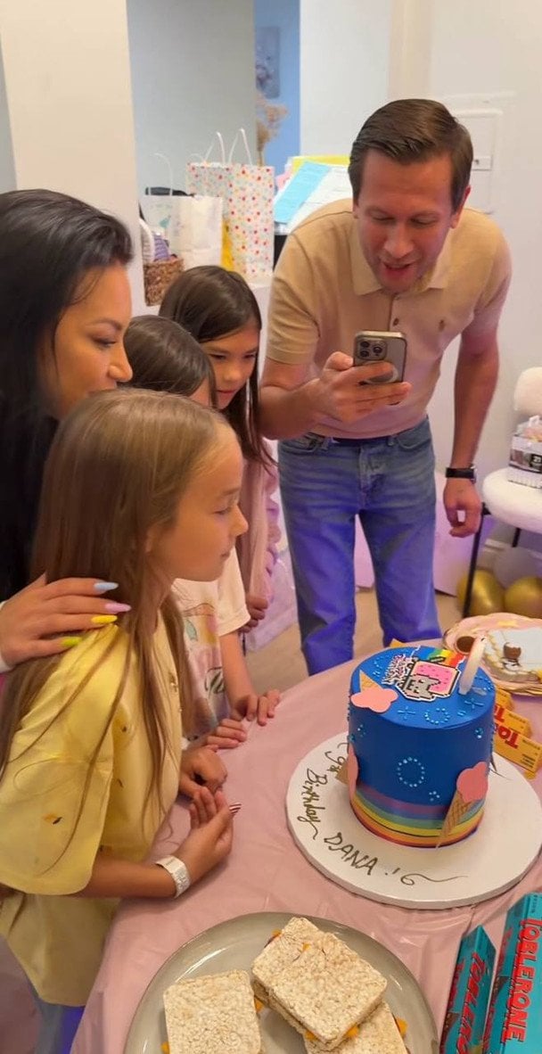 Поліна Логунова та Дмитро Ступка з донькою / © instagram.com/stupka777