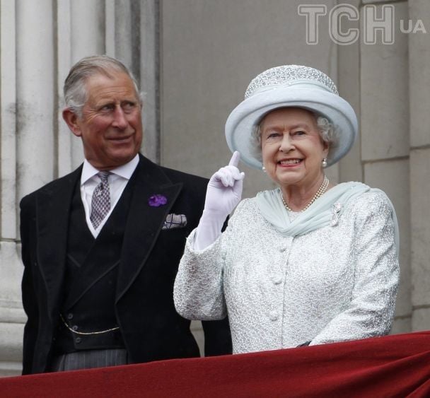 Принц Чарльз та королева Єлизавета II / © Associated Press