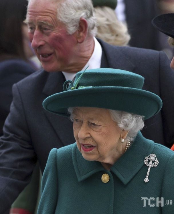 Принц Чарльз і королева Єлизавета II / © Associated Press
