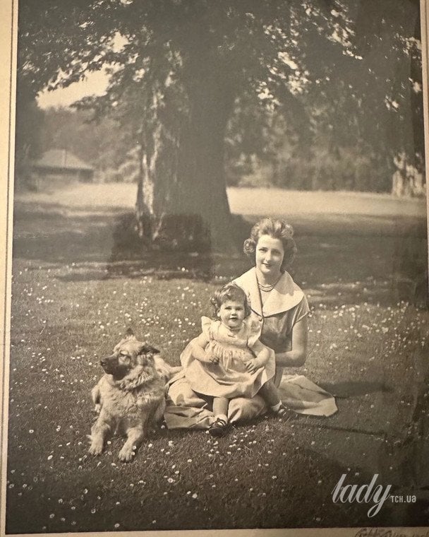 Сара Спенсер з матір'ю Френсіс Шанд Кід / © Instagram Чарльза Спенсера