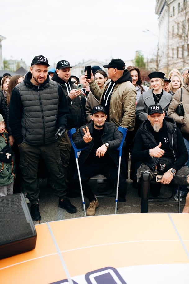 Кадр зі знімань "Караоке на Майдані"