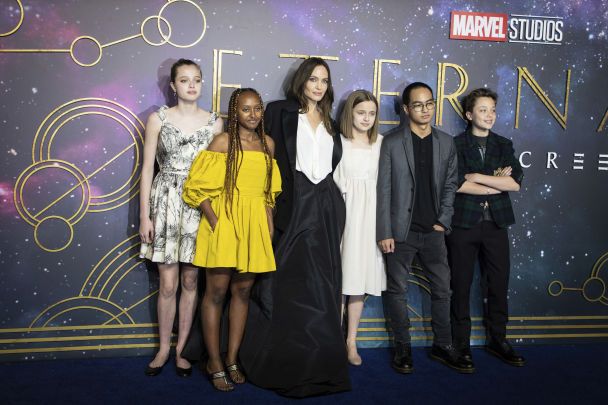 Анджеліна Джолі з їхніми з Бредом Піттом дітьми / © Associated Press