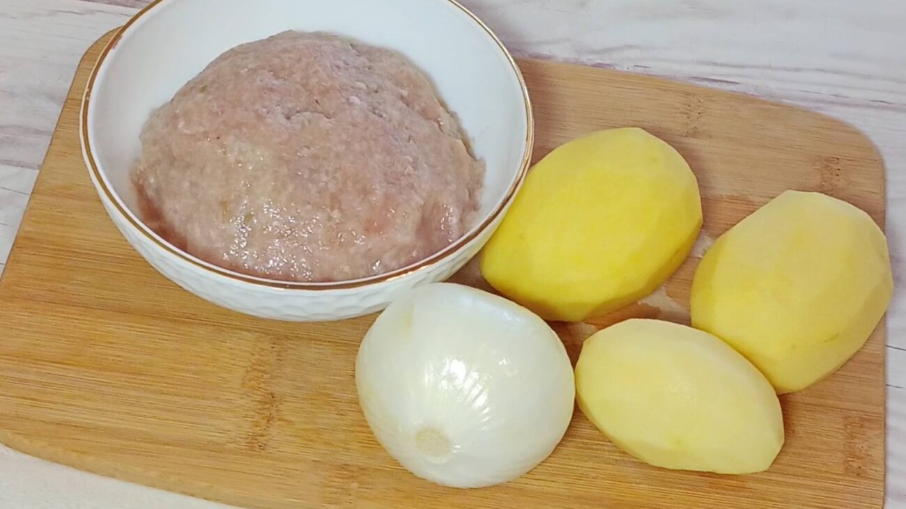 Експерти розповіли, як довго можна зберігати курячий фарш у холодильнику. Фото: скриншот з відео