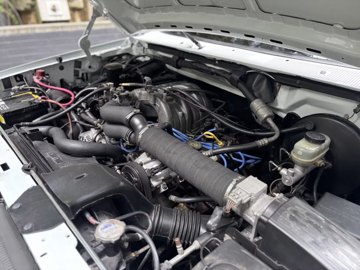 Ефектний рестомод Ford Bronco 1994 року: сучасний дизайн та таємничий V8 - фото 4