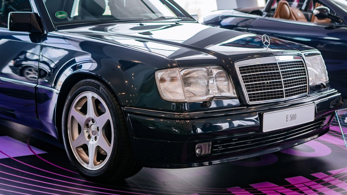 Останній випущений Mercedes-Benz W124 E 500 зберігся у стані нового авто: історія унікальної моделі - фото 4