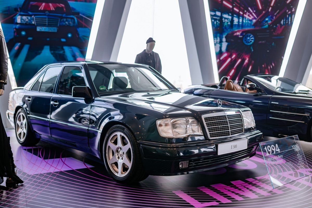 Останній випущений Mercedes-Benz W124 E 500 зберігся у стані нового авто: історія унікальної моделі - фото 3