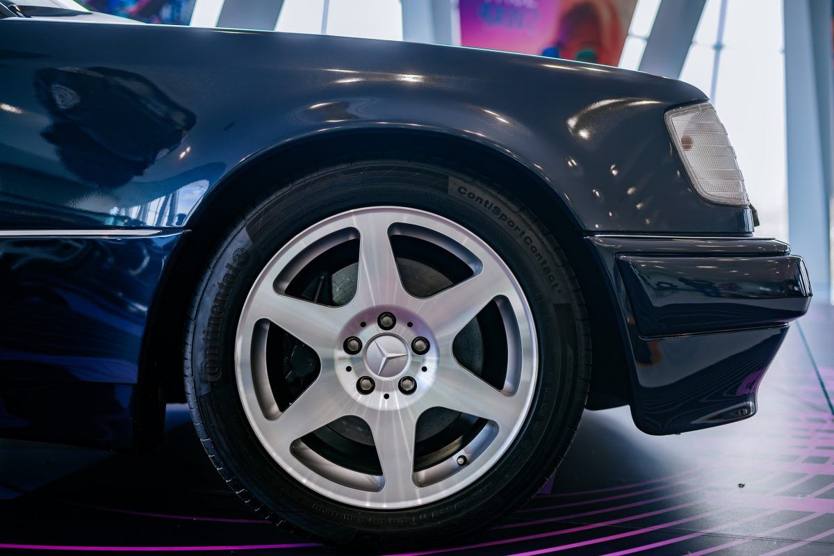 Останній випущений Mercedes-Benz W124 E 500 зберігся у стані нового авто: історія унікальної моделі - фото 7