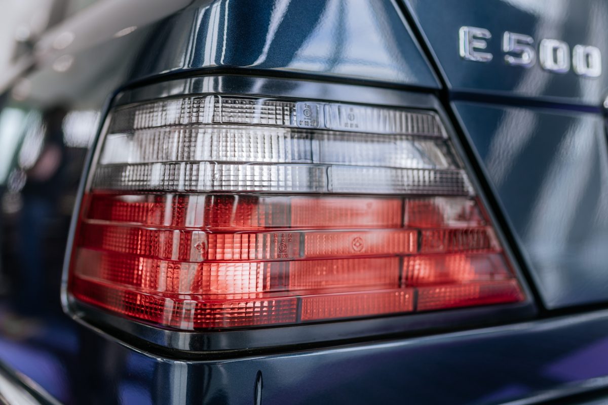 Останній випущений Mercedes-Benz W124 E 500 зберігся у стані нового авто: історія унікальної моделі - фото 8