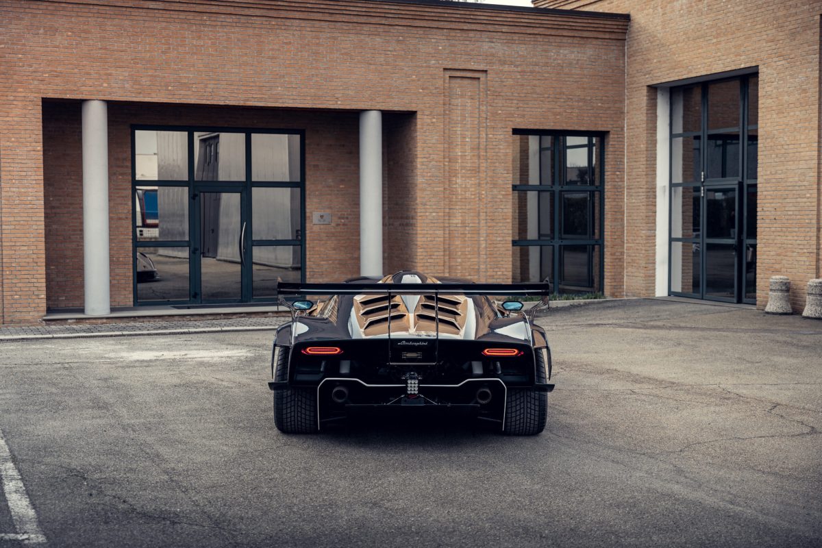 Навіть ексклюзиви дешевшають: трековий гіперкар Lamborghini Essenza SCV12 стрімко втрачає в ціні - фото 7