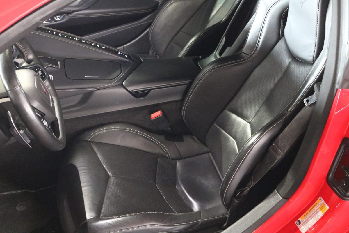 Мрія дешевшає: вживані Chevrolet Corvette C8 вже продають за ціною до $50 000 - фото 4