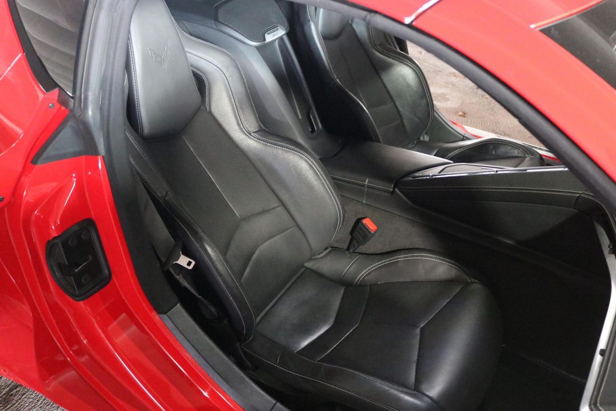 Мрія дешевшає: вживані Chevrolet Corvette C8 вже продають за ціною до $50 000 - фото 5