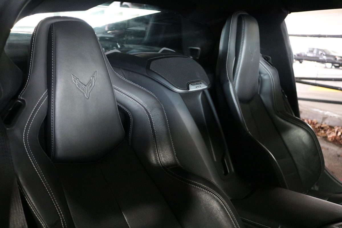 Мрія дешевшає: вживані Chevrolet Corvette C8 вже продають за ціною до $50 000 - фото 6