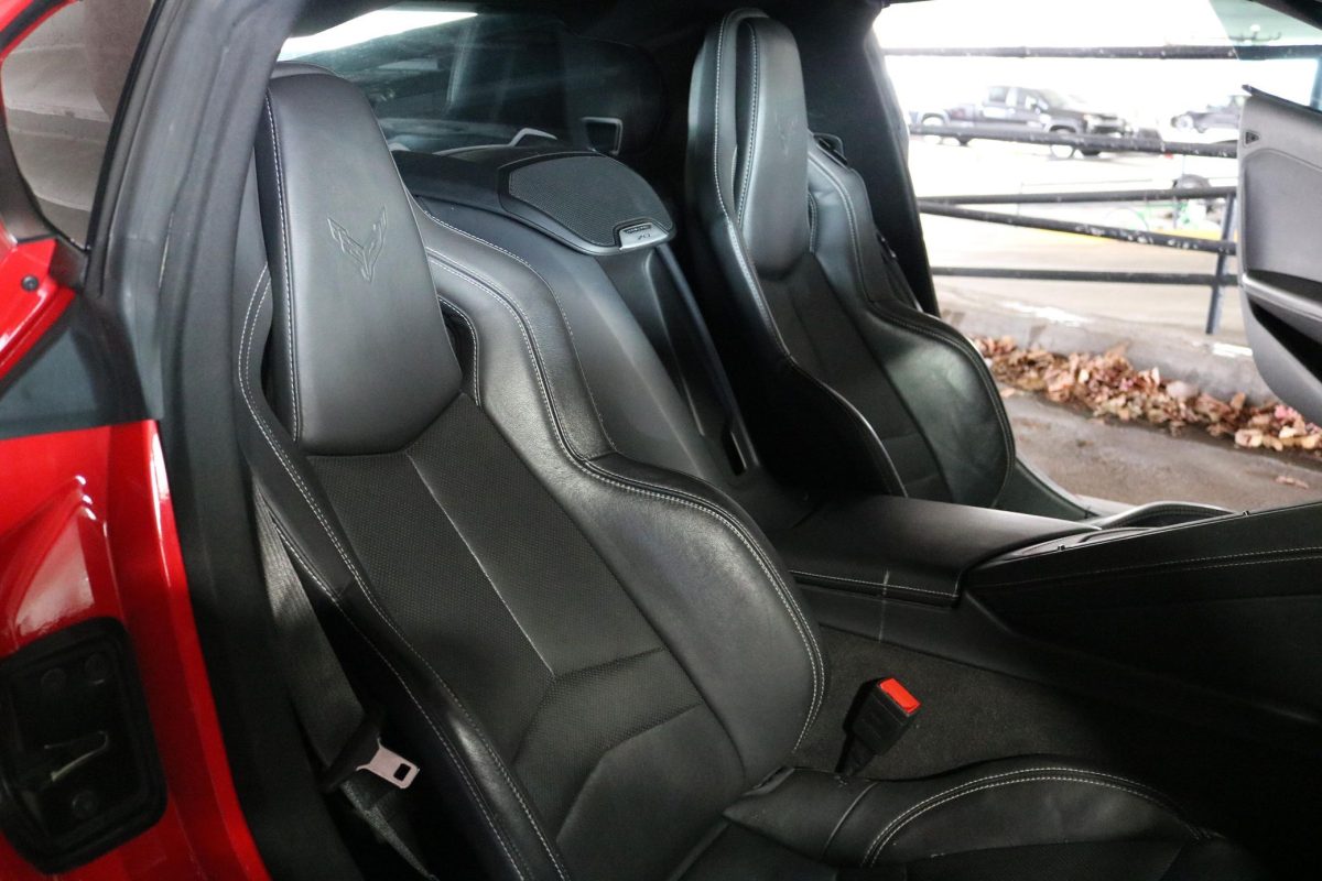 Мрія дешевшає: вживані Chevrolet Corvette C8 вже продають за ціною до $50 000 - фото 7