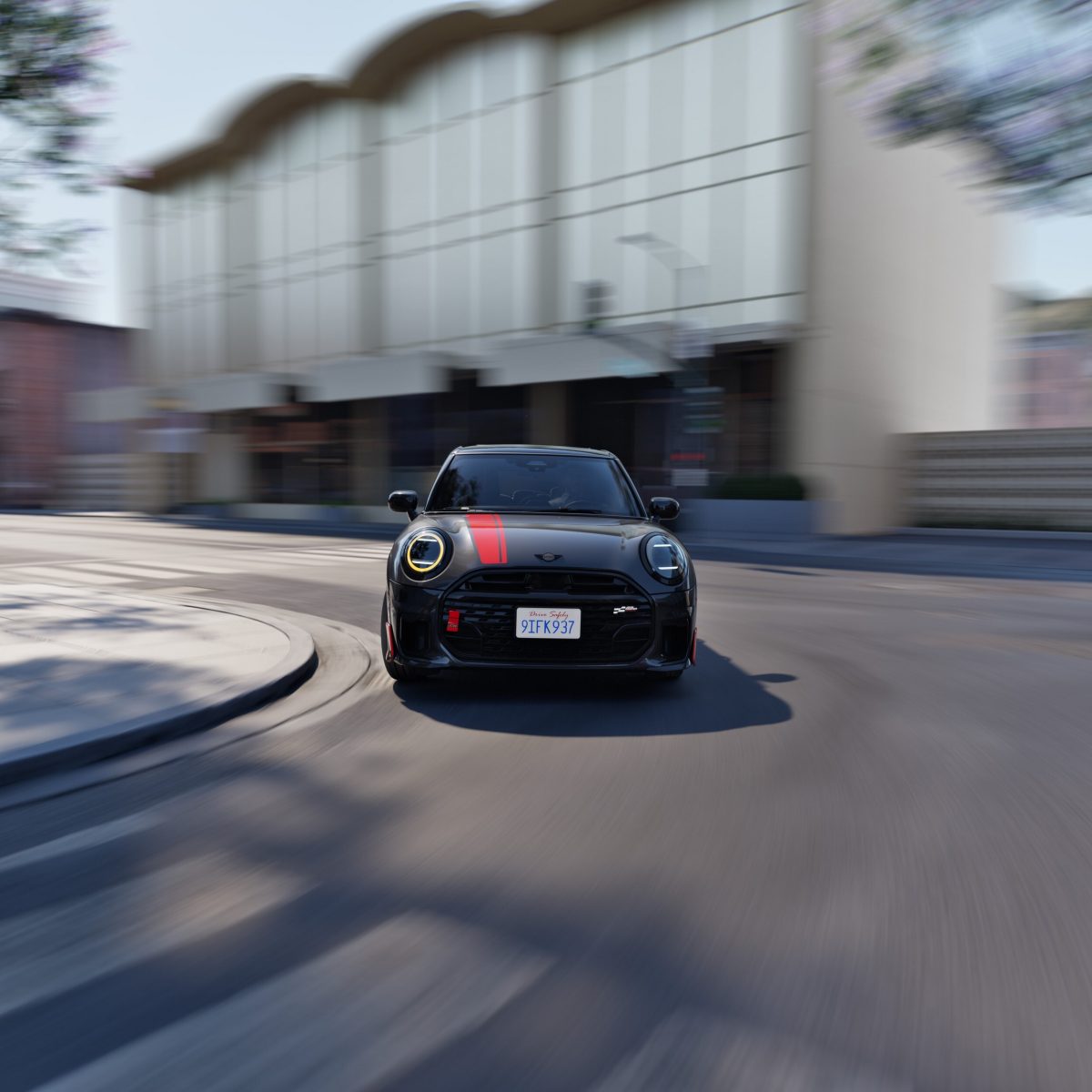 Mini представила ексклюзивну спецверсію Cooper S 4-Door Red Line Edition - фото 4