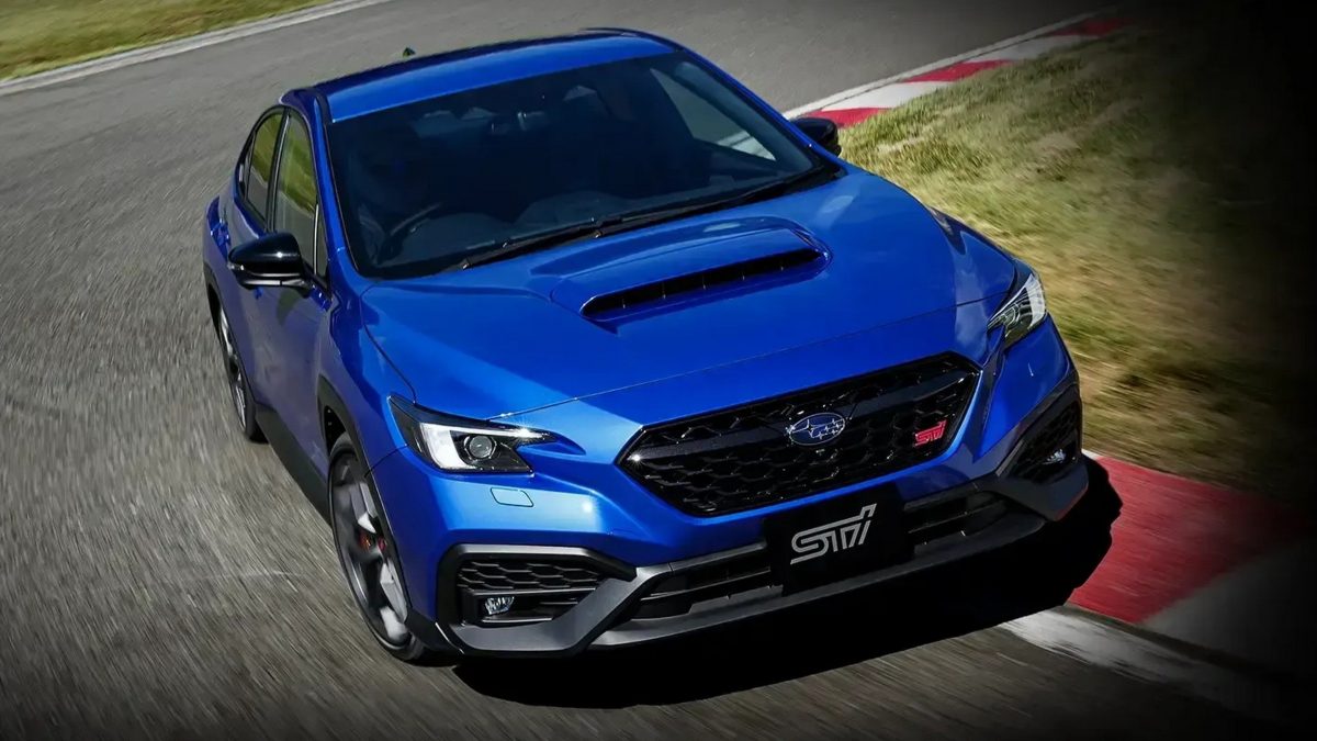 Ексклюзив для Японії: Subaru представила лімітований WRX STI Sport# на «механіці» - фото 1