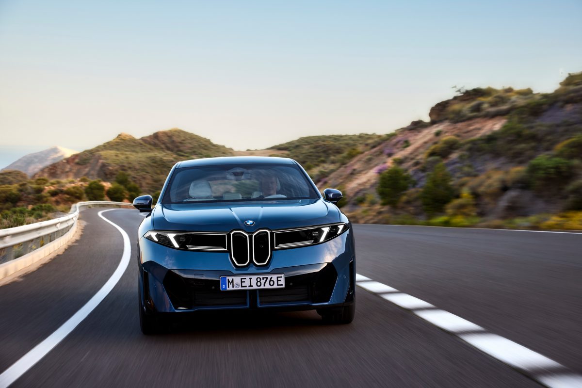 Новий BMW iX3 40: дебют базової версії електрокросовера з запасом ходу 636 км - фото 5