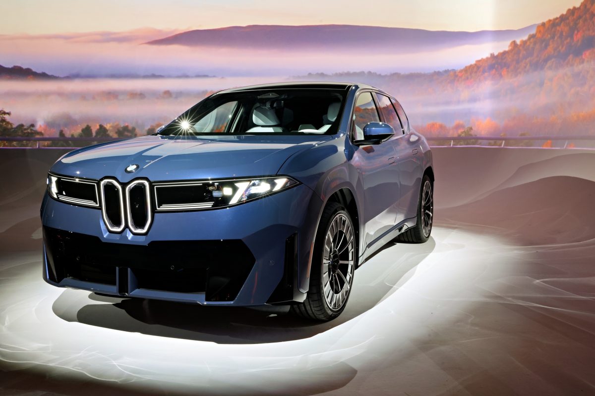 BMW припиняє продажі електрокросовера iX у США: на заміну приходить новий iX3 - фото 1