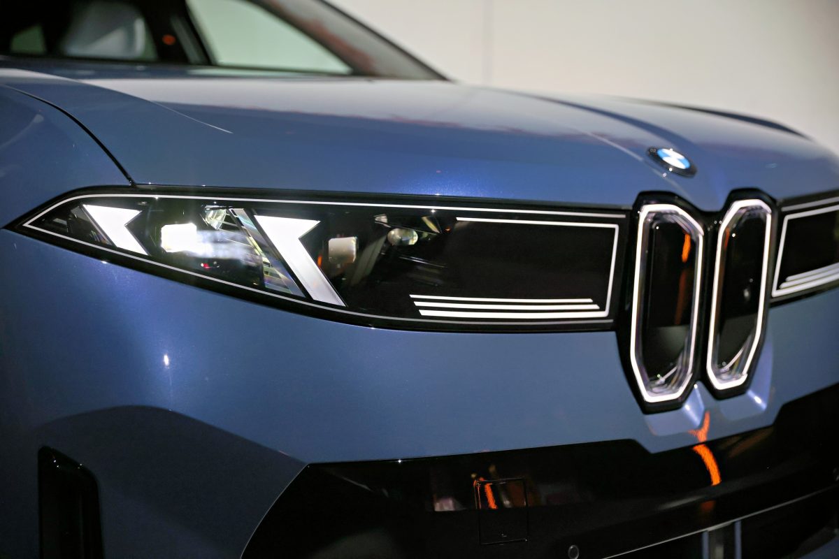 BMW припиняє продажі електрокросовера iX у США: на заміну приходить новий iX3 - фото 8