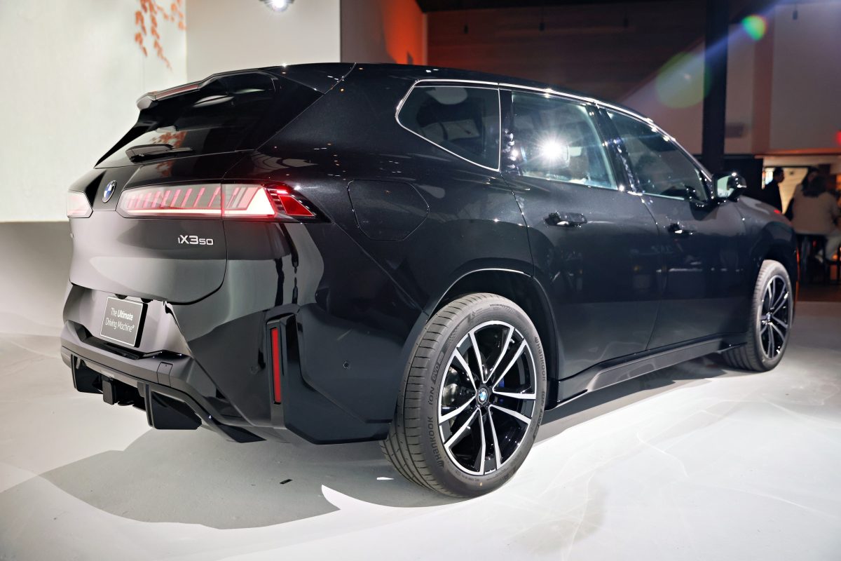 BMW припиняє продажі електрокросовера iX у США: на заміну приходить новий iX3 - фото 6