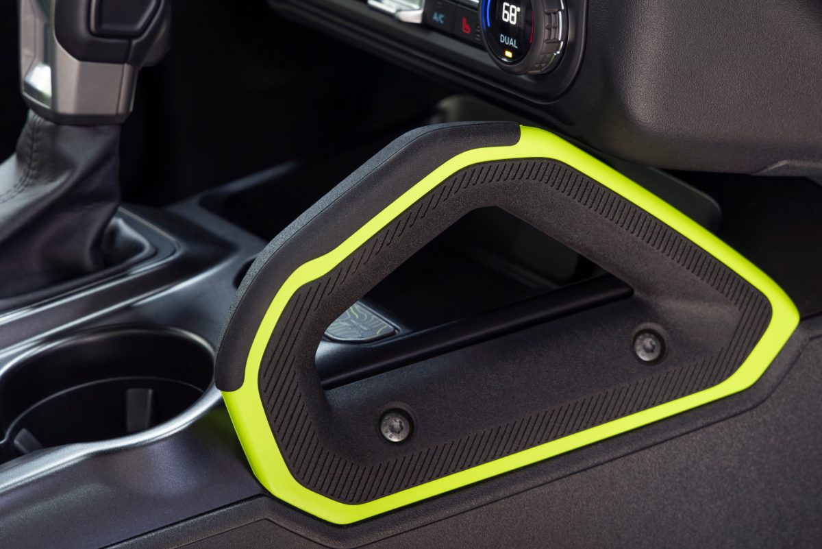 Неоновий акцент та позашляховий характер: Ford розсекретив яскравий інтер'єр нового Bronco RTR 2027 - фото 4