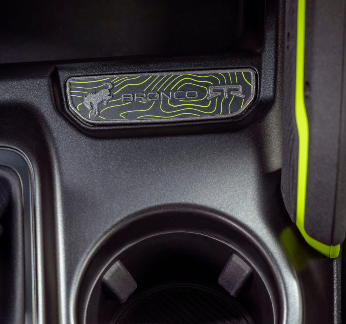 Неоновий акцент та позашляховий характер: Ford розсекретив яскравий інтер'єр нового Bronco RTR 2027 - фото 5