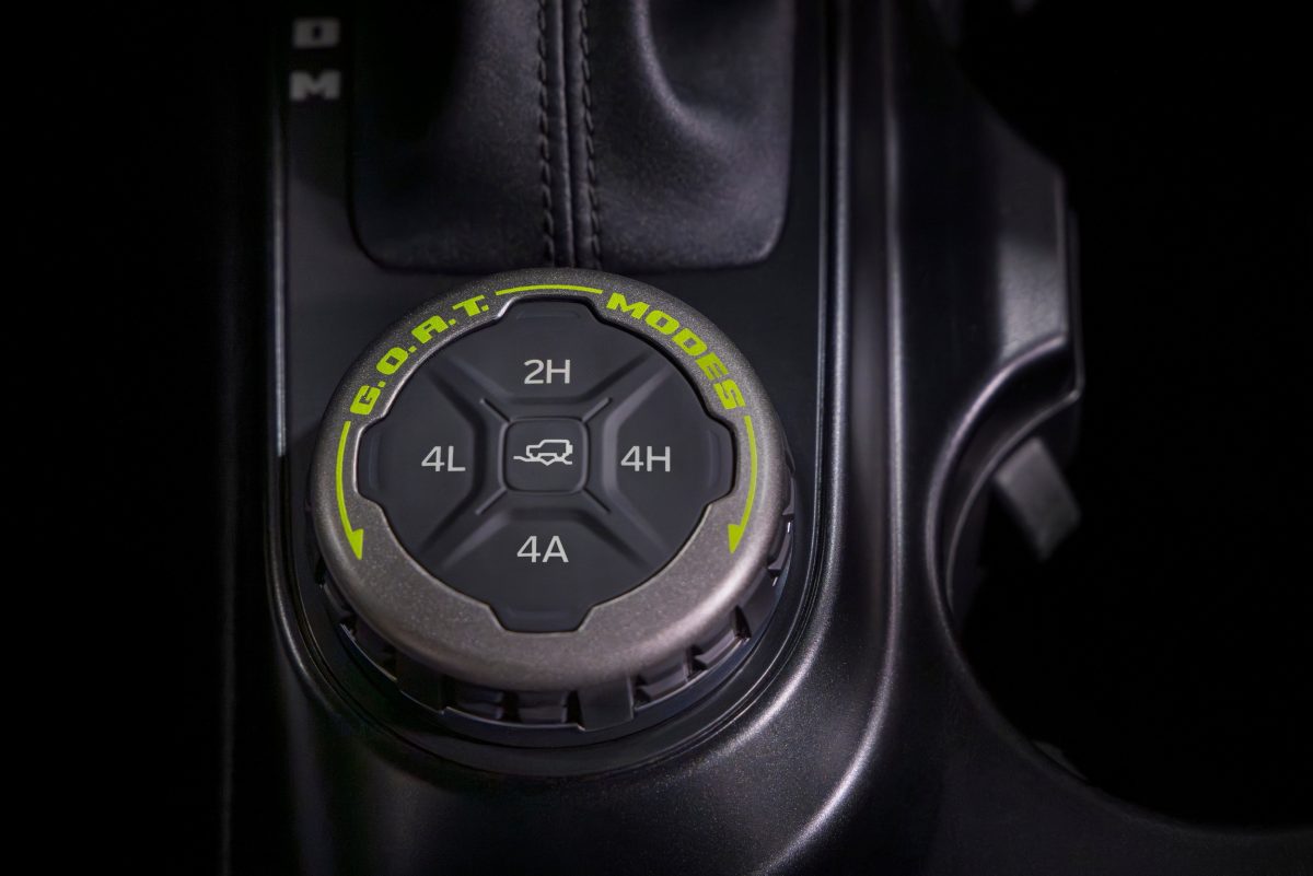 Неоновий акцент та позашляховий характер: Ford розсекретив яскравий інтер'єр нового Bronco RTR 2027 - фото 6