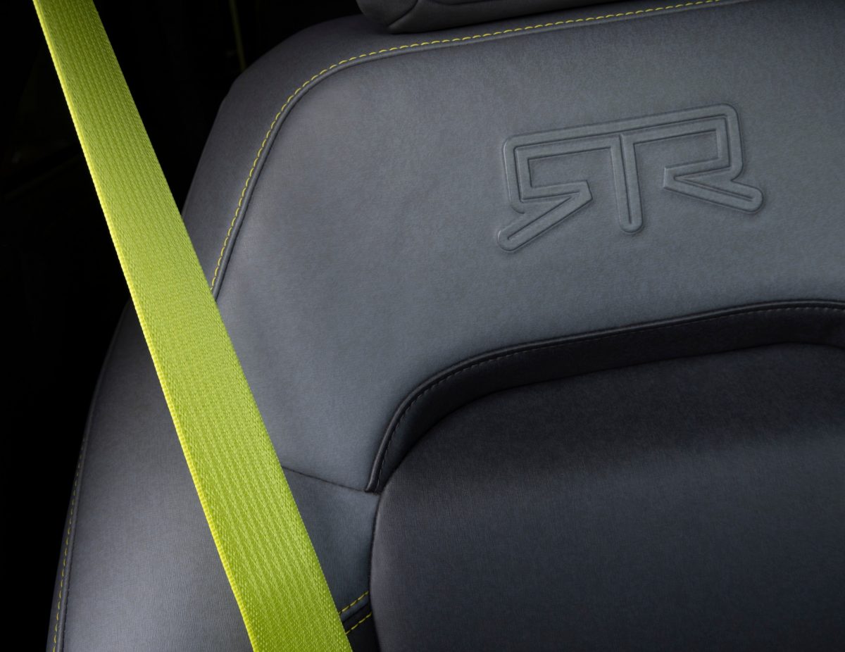 Неоновий акцент та позашляховий характер: Ford розсекретив яскравий інтер'єр нового Bronco RTR 2027 - фото 7