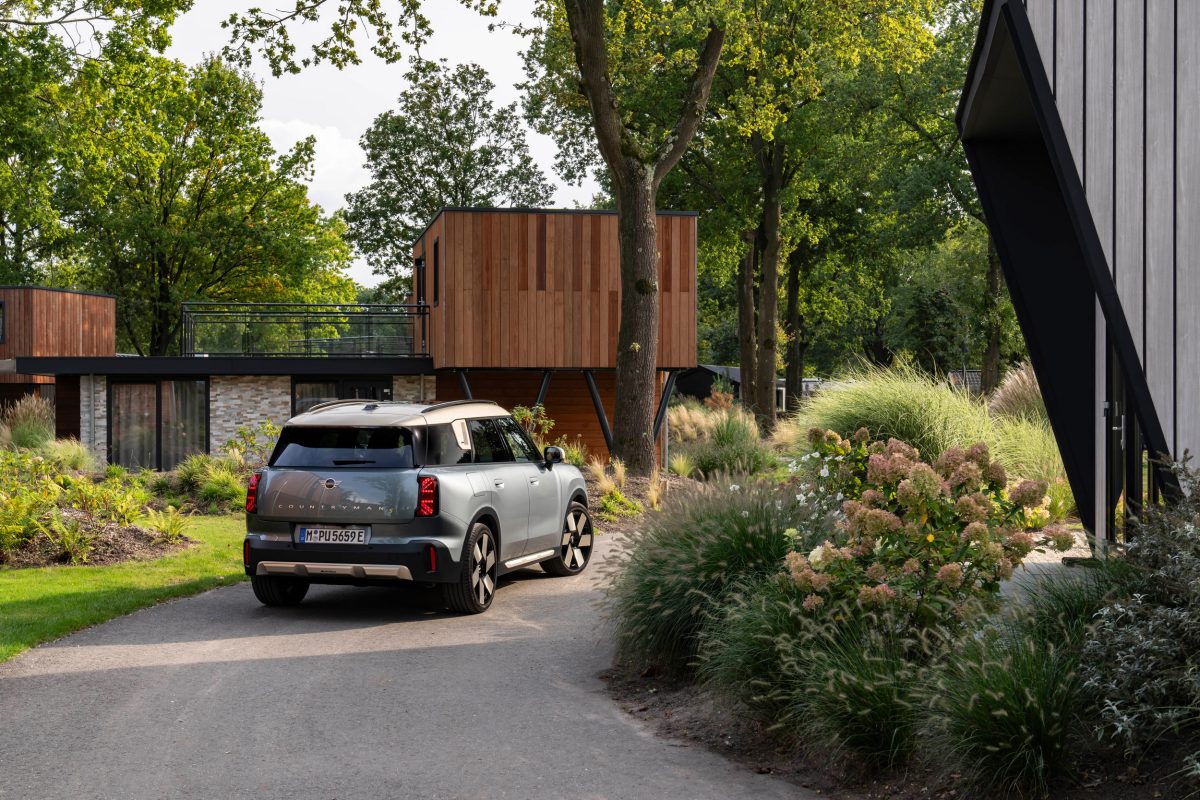 Mini представив найдоступніший кросовер Countryman у новій спецверсії Oxford Edition - фото 5